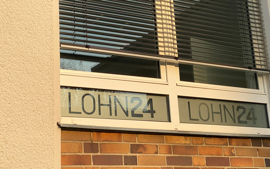 Lohn 24 Fensterbeklebung
